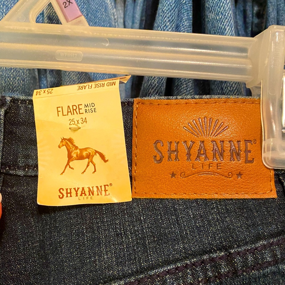 Shyanne Mid-Rise Flared Jeans. BRAND NEW, WITH TAGS. Bought from Boot Barn.
